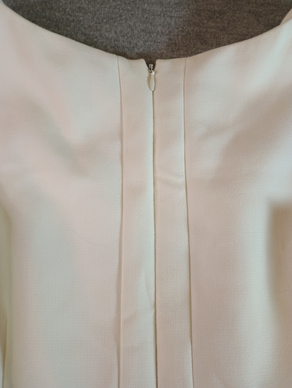 Antonio Melani Women's Size 2 Sleeveless Cream Dress with Gold Stud Detail - Picture 10 of 15